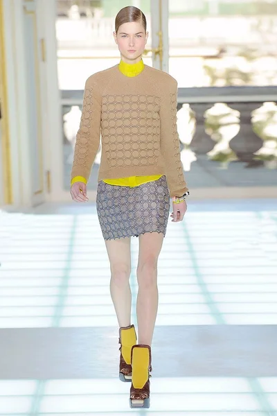 Look 18